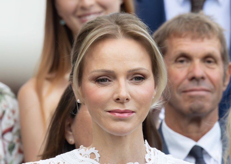 Udobne cipele princeze Charlene pun su pogodak za jesenske stajlinge
