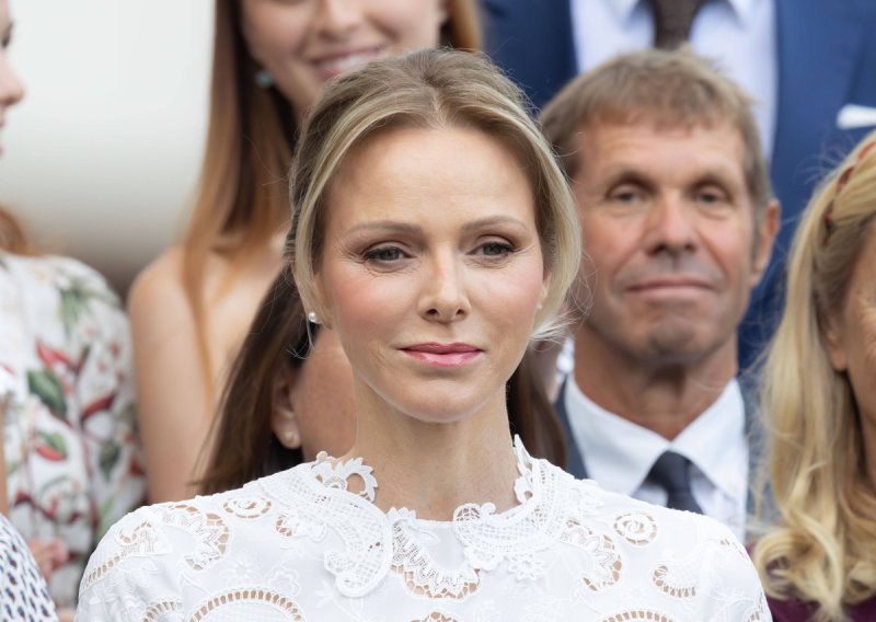 Udobne cipele princeze Charlene pun su pogodak za jesenske stajlinge