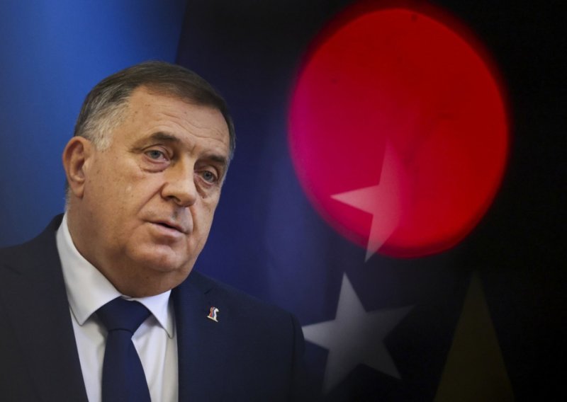 Dodik se predomislio: Palicu preuzima sin koji je dosad bio u očevoj sjeni?