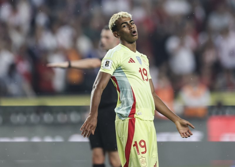 Yamal doživio veliku neugodnost; Olmo ga gledao u čudu kada je morao izaći iz busa