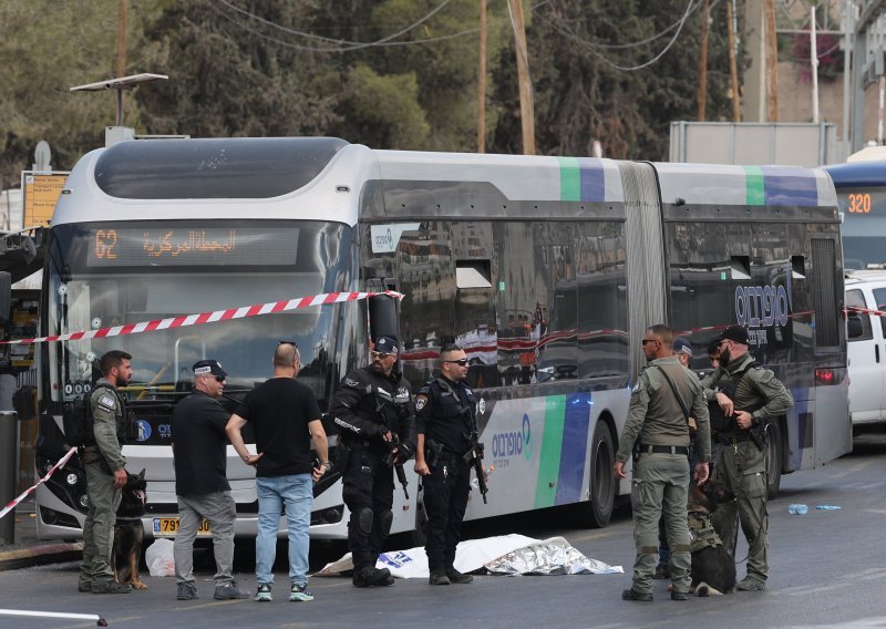 Broj žrtava u palestinskoj pucnjavi u Jeruzalemu popeo se na šest