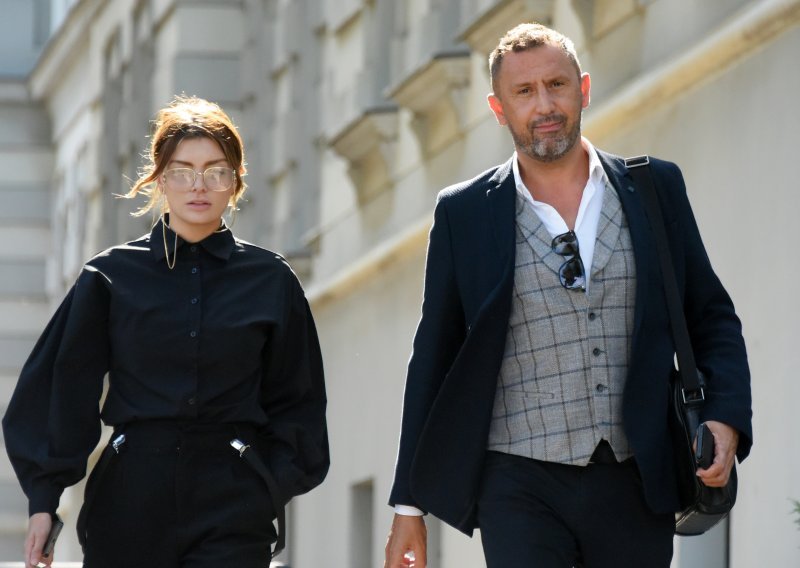 Nakon što je otkrila da kćeri ne žive s njom, Ella Dvornik snimljena ispred suda