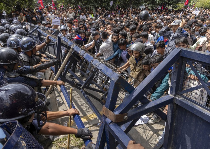 Raste broj mrtvih u Nepalu; najmanje 14 poginulih zbog zatvaranja društvenih mreža