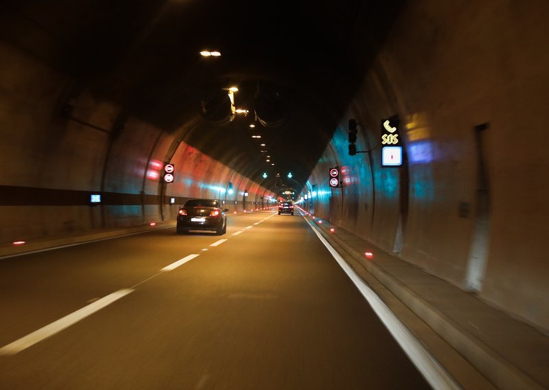 Pokvarilo se vozilo u tunelu na autocesti A1: Gužva i na A4 u smjeru Zagreba