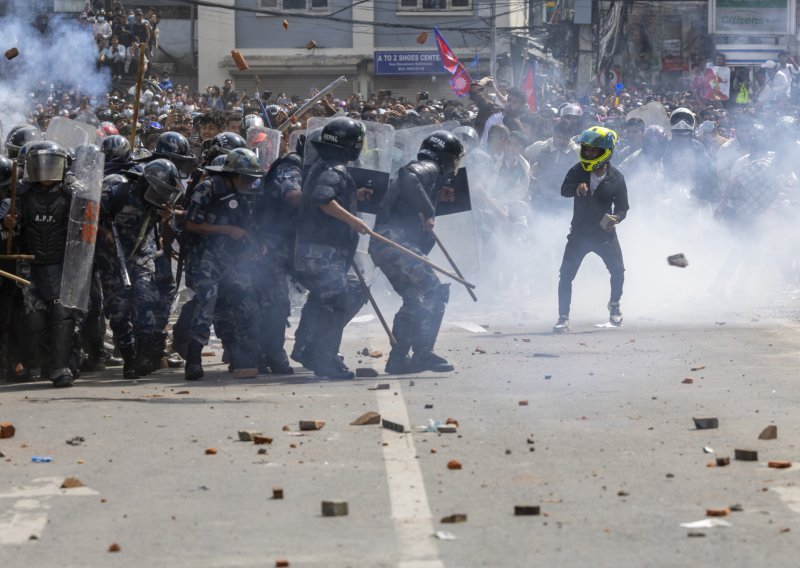 Nepal ukida zabranu društvenih mreža, uvodi se policijski sat