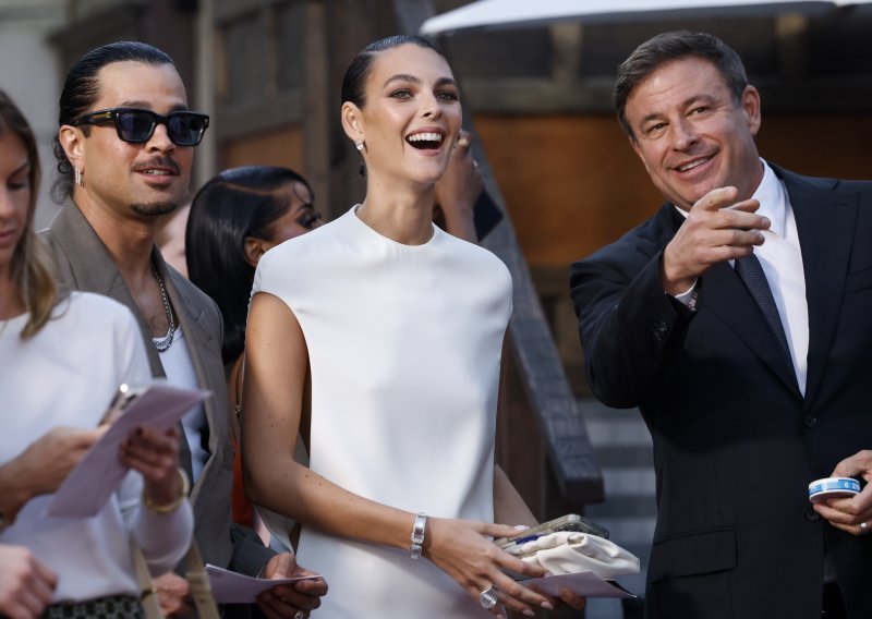 Haljina iz snova: Djevojka Lea DiCaprija ukrala show na premijeri njegova novog filma