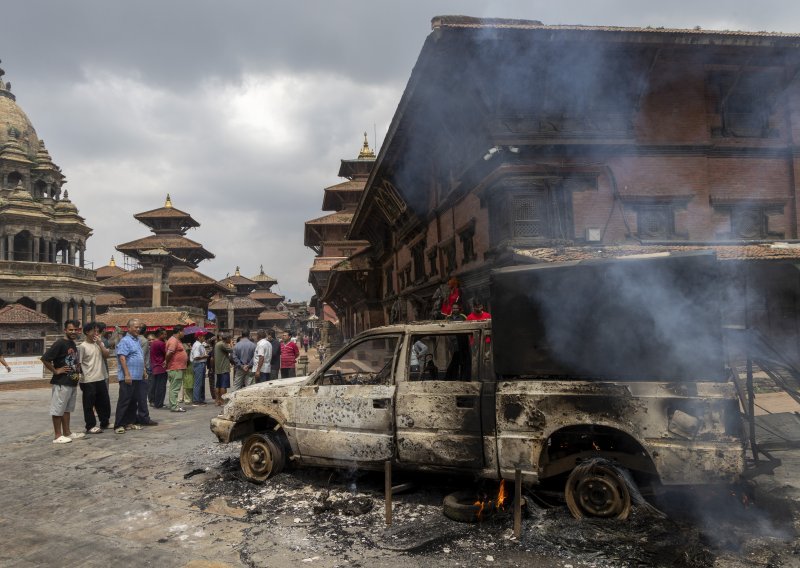 Nepalski premijer dao ostavku, u prosvjedima više ljudi poginulo
