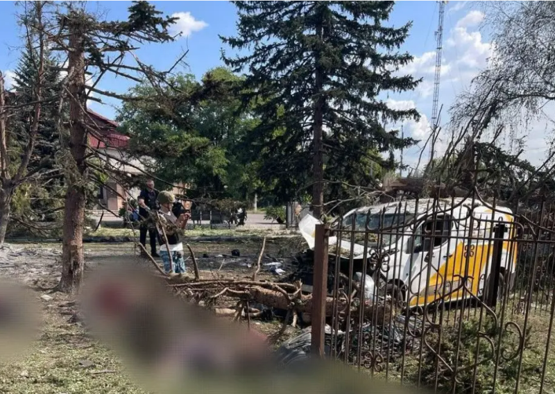 Više od 20 poginulih u ruskom zračnom napadu na selo u Ukrajini
