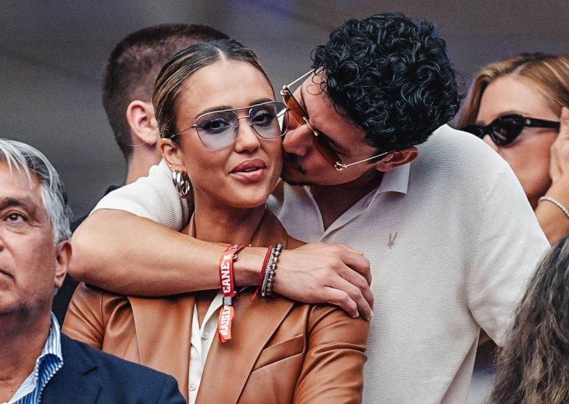 Jessica Alba blista nakon razvoda: S 11 godina mlađim glumcem više se ne krije