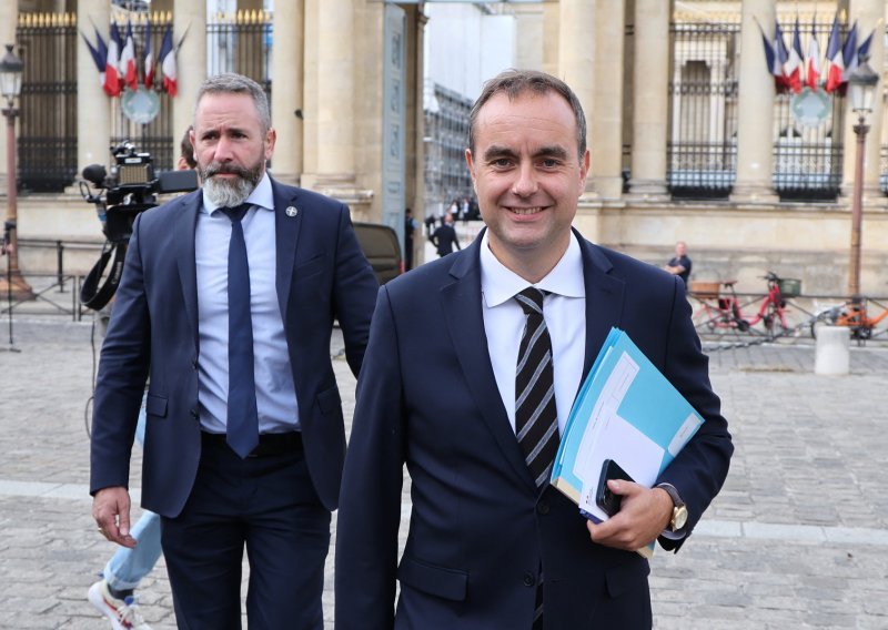 Francuska ekspresno dobila novog premijera: Macron odabrao sebi odanog ministra