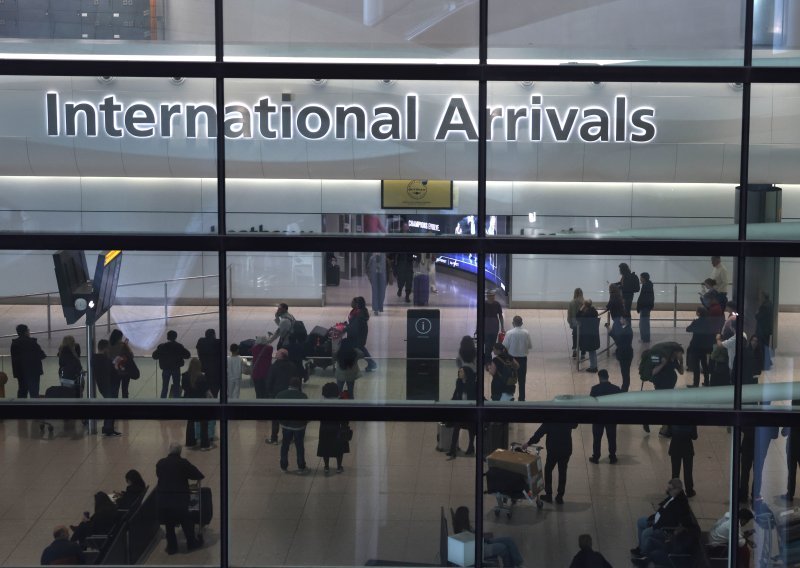 Panika na Heathrowu; 21 osoba se razboljela, ljudi padali u nesvijest