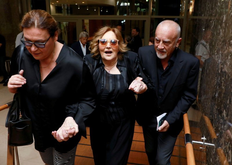 Sve je dirnula: Tereza se uz pomoć prijatelja došla oprostiti od voljene Gabi Novak