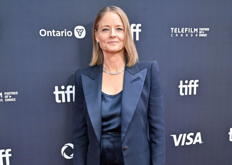 Zar joj je 62? U elegantnom odijelu Jodie Foster izgledala je senzacionalno