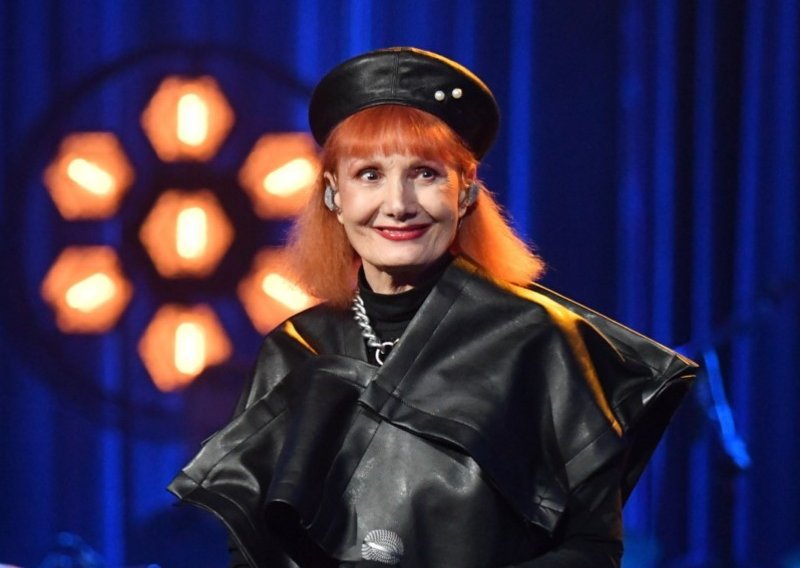 Josipa Lisac u nesvakidašnjem izdanju, fanovi zbunjeni: 'Kako to, nikada se ne sunča?'