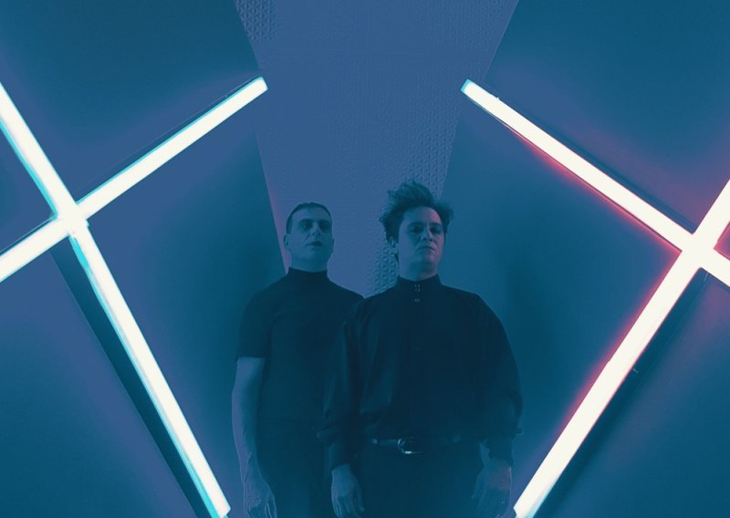 Turski dark wave duo She Past Away stiže u Tvornicu kulture