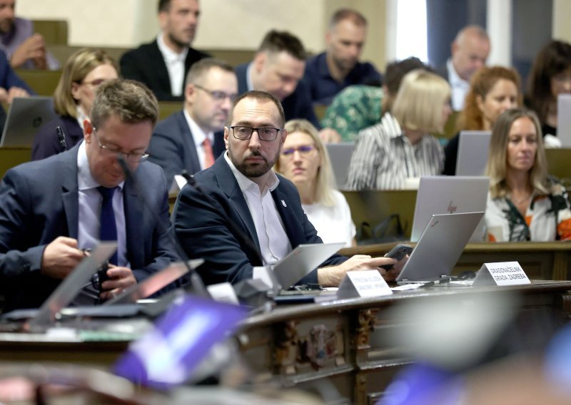 Izglasan rebalans proračuna, oporba kipti: 'Kojim povodom Tomašević sebi diže plaću?'