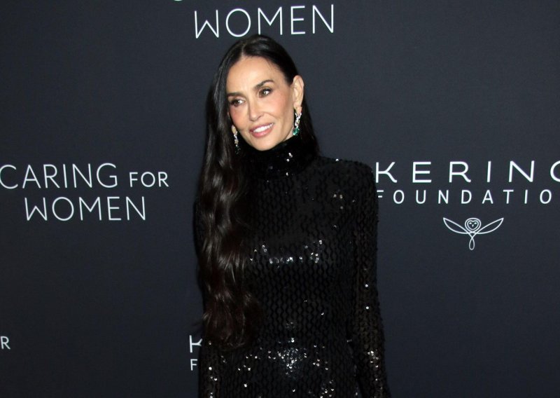 Dugo je nismo vidjeli: Demi Moore oduševila glamurom, ali i odvažnim izrezom na haljini