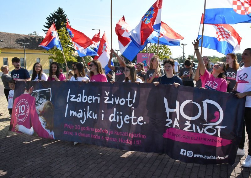 U Slavonskom Brodu i Rijeci održani Hodovi za život, ali i Hod za slobodu
