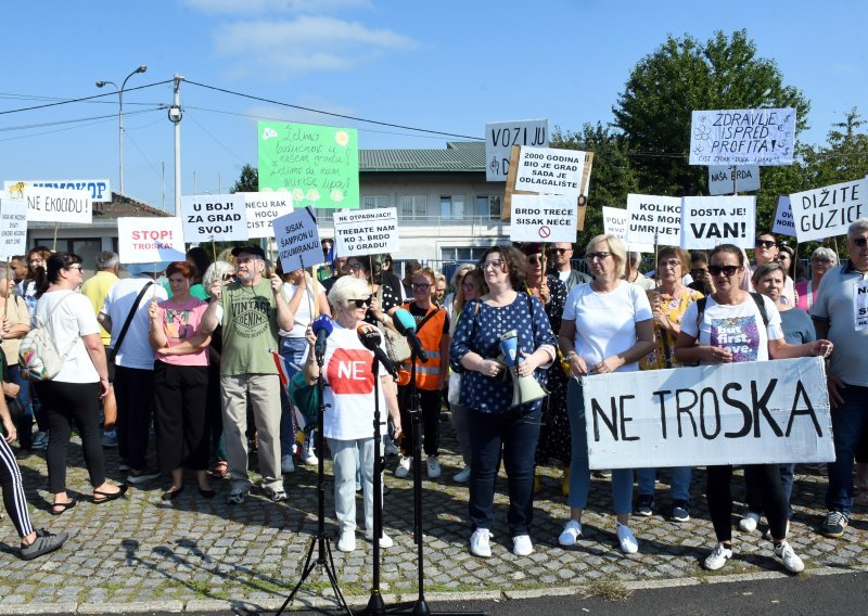 U Sisku prosvjeduju protiv opasne troske: 'Tražimo izmještanje industrije otpada'