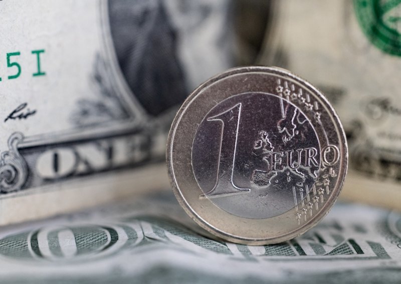 Američki dolar je pod pritiskom već tjednima: Ojačao euro
