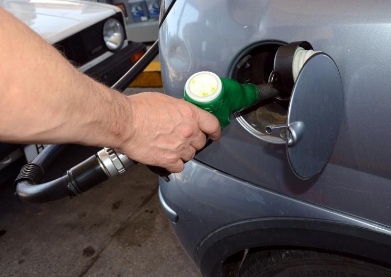 Cijene benzina rastu peti tjedan za redom