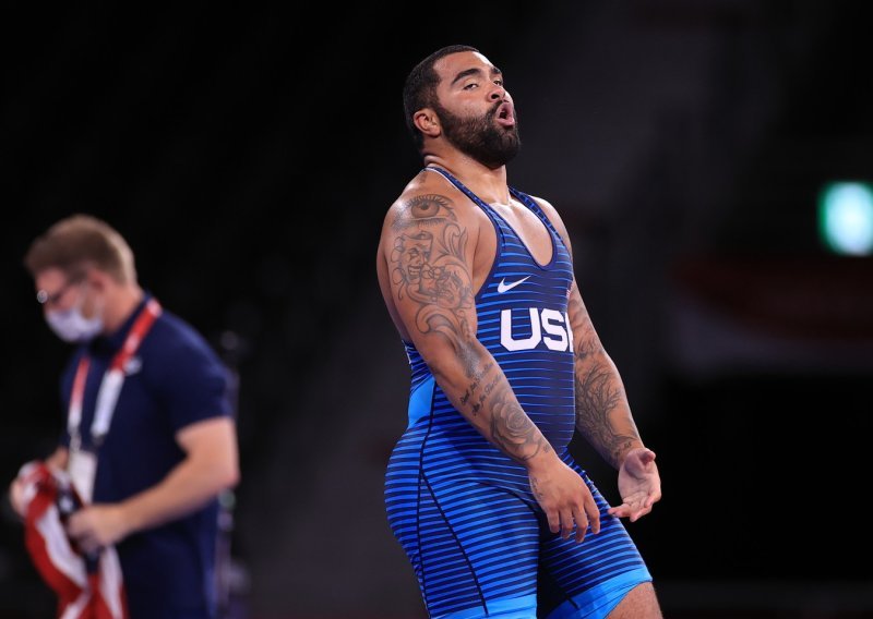 Olimpijski prvak debitirao u MMA i brutalno demolirao protivnika