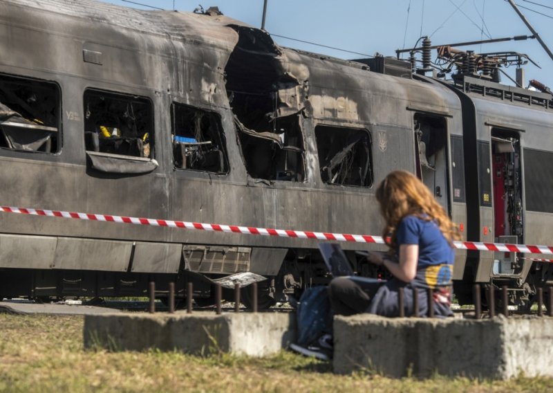 Nakon eksplozije lokomotive, iz tračnica u Rusiji iskočila dva vlaka: Poginuo strojovođa