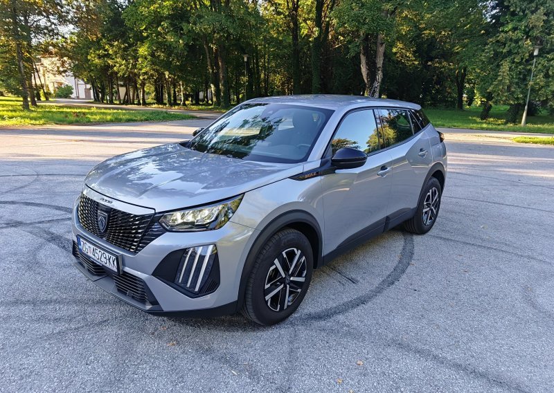 Vozili smo Peugeot 2008 Hybrid 145 e-DCS6: Primamljivi obiteljski B-SUV s izvrsnim hibridnim pogonom