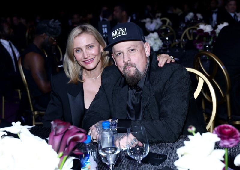 Rijetki izlazak poznatog para: Cameron Diaz sa suprugom uživala u igrama na sreću