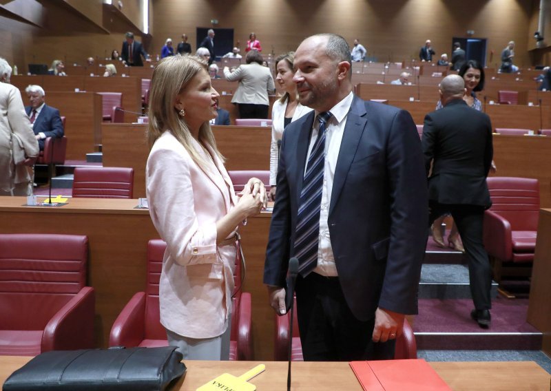Sabina Glasovac: Žalosti nas da naša Vlada podržava masovni nadzor
