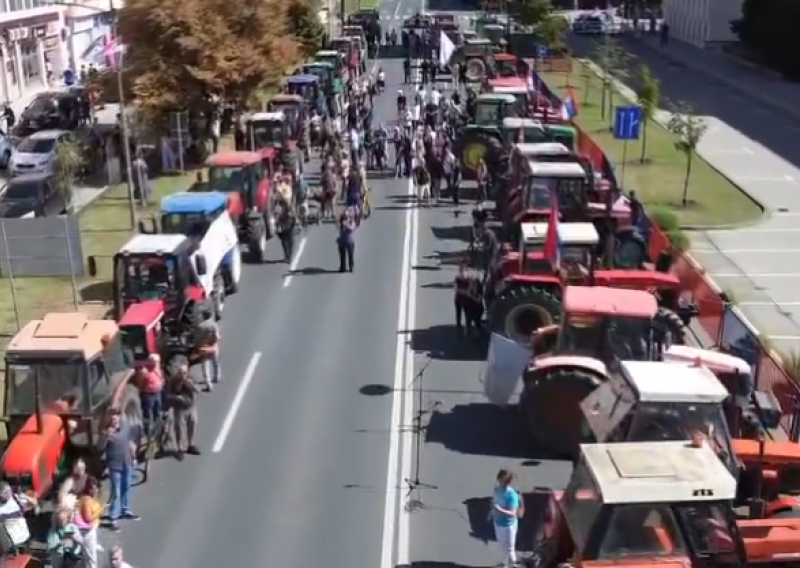 VIDEO Novi Sad blokirali prosvjednici: 'Traktor stiže, huljo moja'