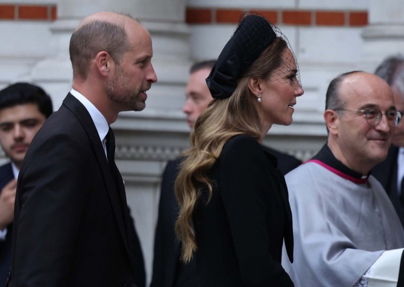 Kraljevski oproštaj: Charles, William i Kate predvodili počast omiljenoj članici obitelji