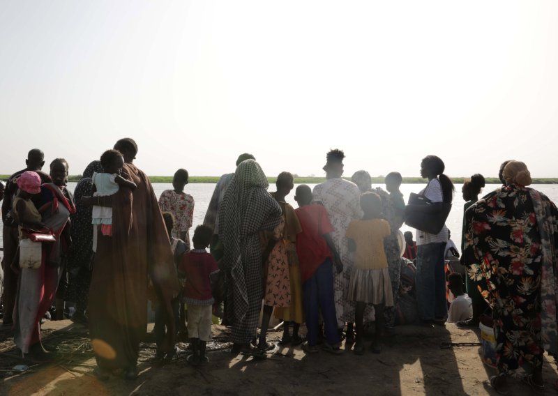 Zapalio se brod sa sudanskim izbjeglicama, poginulo najmanje 50 ljudi