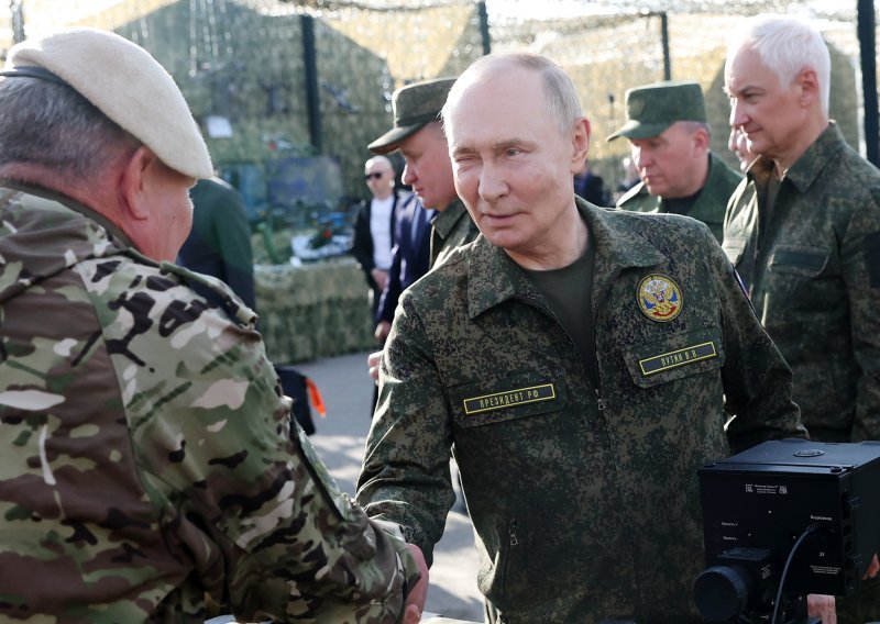Putin dekretom razriješio šefa ruske administracije: Nije naveo razlog za taj potez