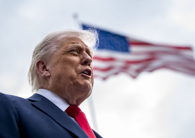 Trump s Melanijom putuje u Britaniju: 'Volim kralja Karla'