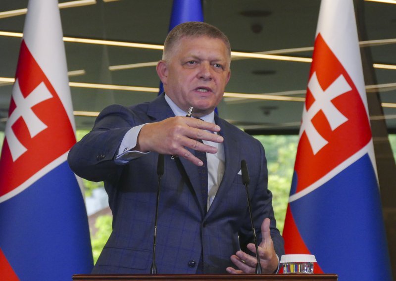 Fico je prešao granicu: Europski socijalisti odlučili izbaciti njegovu stranku