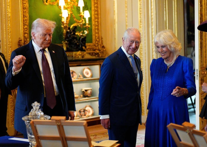 Fotke koje govore više od riječi: Pogledajte kako je izgledao susret Trumpa i kralja Charlesa