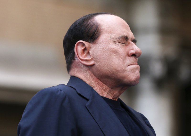 Berlusconi bahato okrenuo palac dolje Mihajloviću