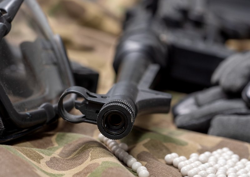 Nepotrebnu paniku u Splitu izazvala airsoft replika puške, a ne kalašnjikov