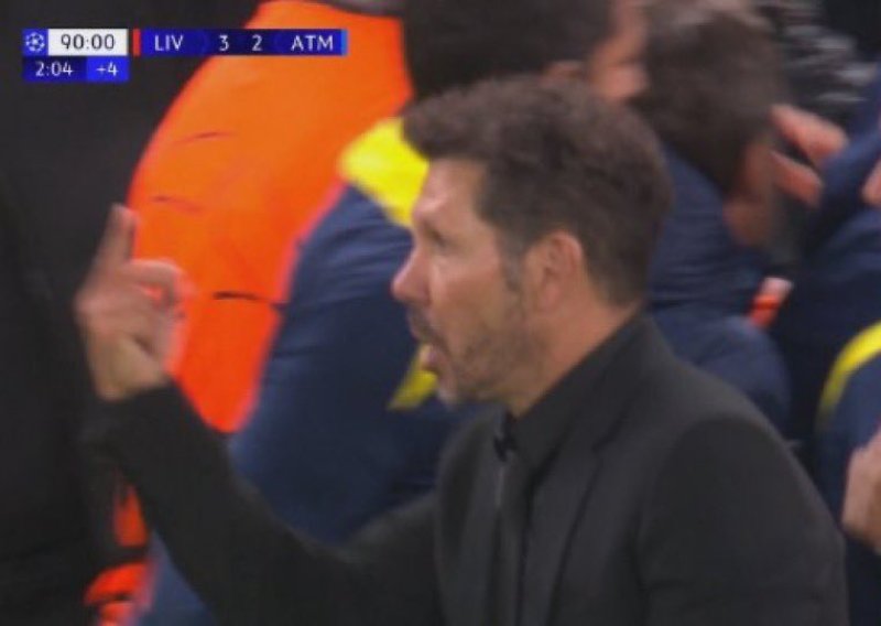 Pogledajte kaos i skandal na kraju spektakla! Podivljali Simeone krenuo sam na navijače Liverpoola