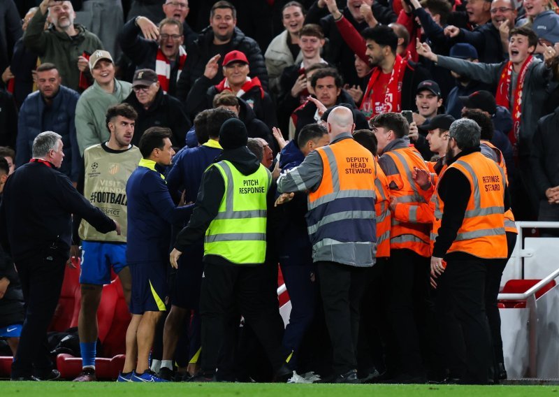 Simeone divljao i nakon kaosa: 'Nemoguće je izdržati 90 minuta ovoga. Ako se borimo protiv rasizma, onda...'