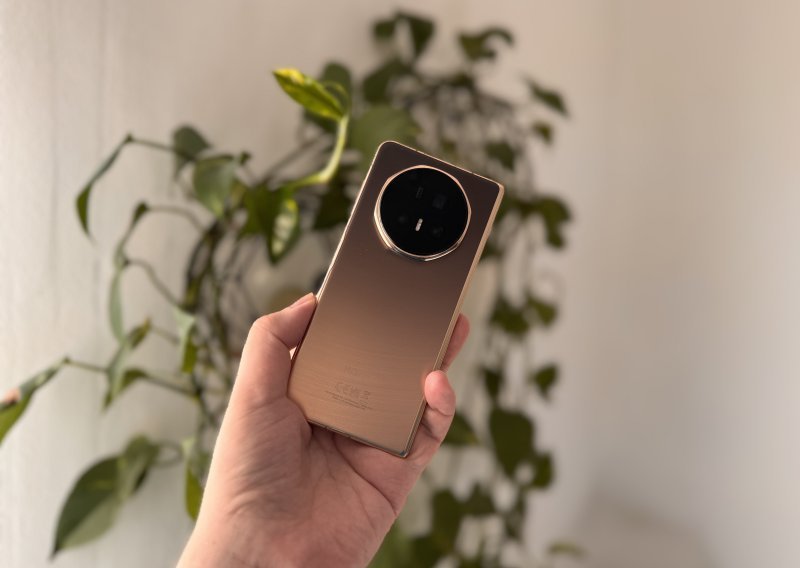 Tanki preklopnik impresivne konstrukcije: Testirali smo Honor Magic V5