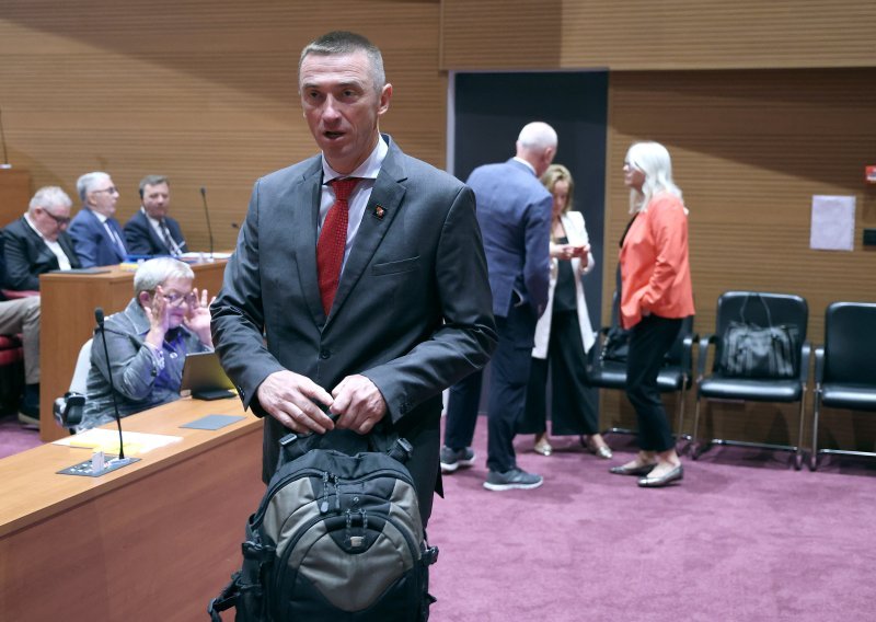 Penava optužio Pavličeka da je nedorastao za vođenje Vukovara