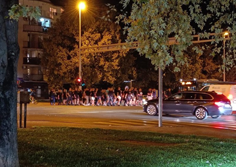Mrežama se širi snimka: Bad Blue Boysi patroliraju Dubravom