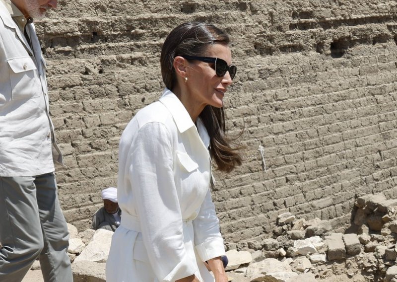 Nema boljeg stajlinga od ovog kada je toplo, a kraljica Letizia oduševila i nakitom od samo 20 eura