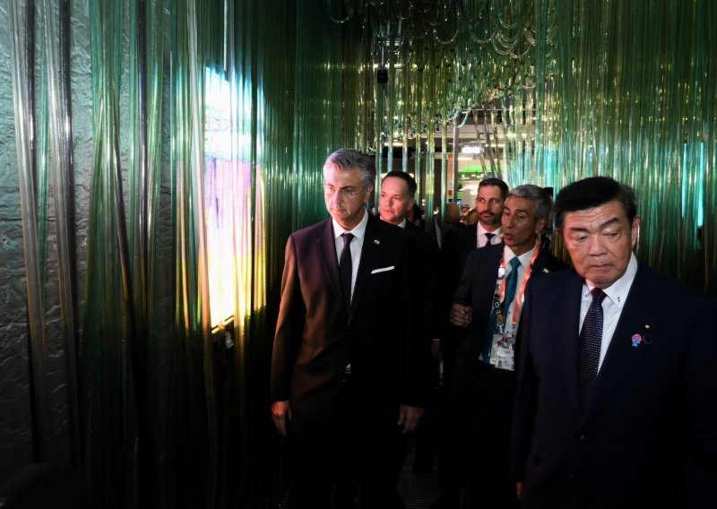Plenković posjetio EXPO u Japanu, stigao i japanski nogometni izbornik