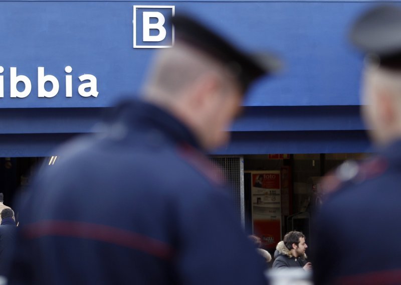 U podzmenoj željeznici pronađena bomba