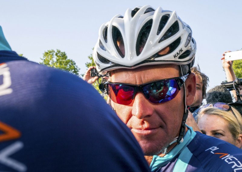 Osramoćeni Lance Armstrong se vratio na Tour!