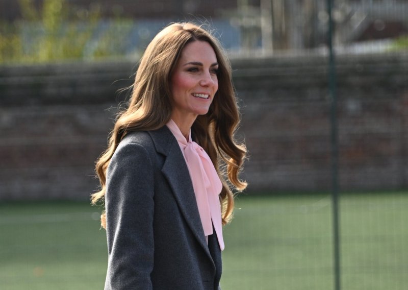 Efektna bluza u prvom planu: Kate Middleton zadivila u odmjerenom jesenskom izdanju