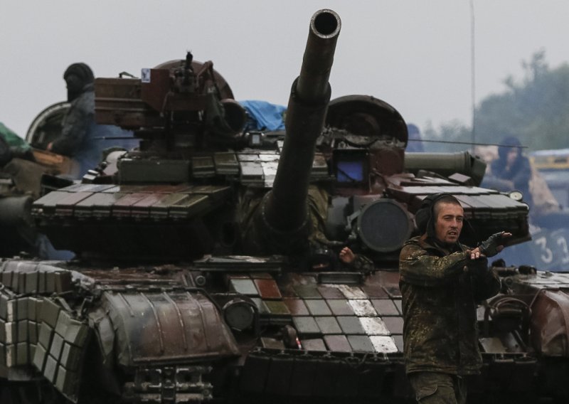 Ruski tenkovi ušli u Ukrajinu